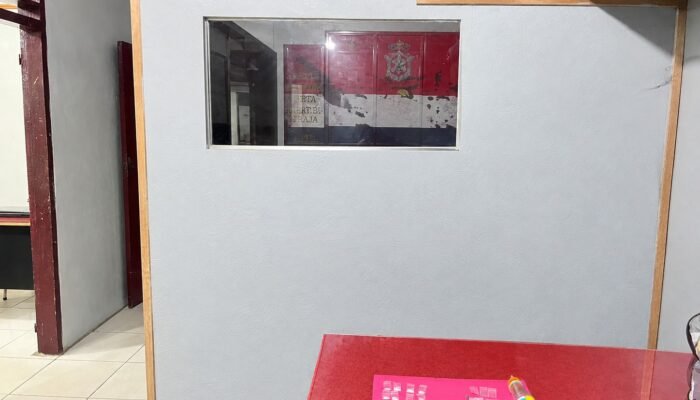 Polsek Ujungbatu Gerebek Sebuah Rumah Kontrakan, Temukan 8 Paket Sabu Siap Edar, Satu Orang Diamankan