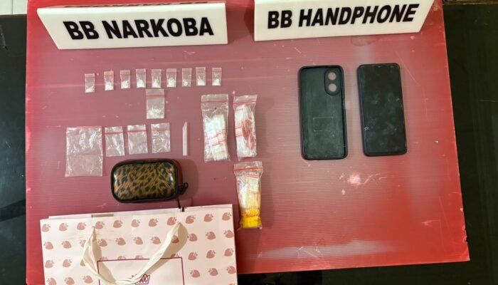 Polsek Rambah Hilir Gerebek Sebuah Kafe Dini Hari, Pria Bawa 2,12 Gram Sabu Diamankan
