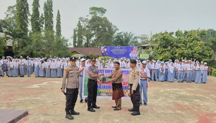 Polsek Tambusai Gerakkan Police Go to School, Rangkul Pelajar Cegah Narkoba dan Karhutla