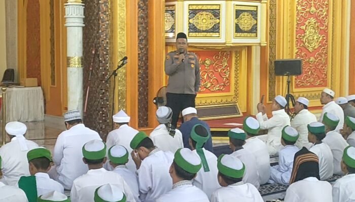 Kapolsek Kepenuhan Gelar Jumat Keliling, Imbau Warga Cegah Karhutla dan Penyalahgunaan Narkoba